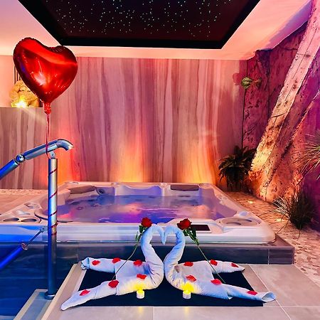 Les Secrets Rooms - Bonneval - Love Room - Spa Et Hammam Privatif 외부 사진
