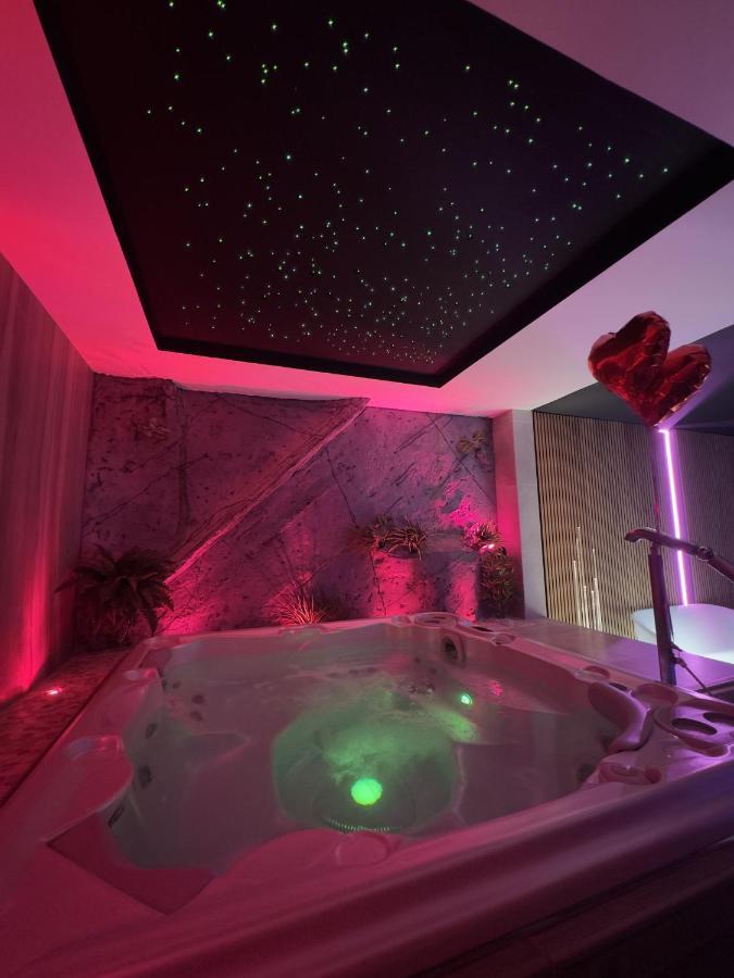 Les Secrets Rooms - Bonneval - Love Room - Spa Et Hammam Privatif 외부 사진