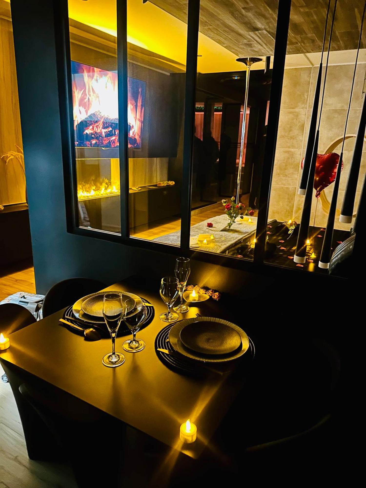 Les Secrets Rooms - Bonneval - Love Room - Spa Et Hammam Privatif 외부 사진