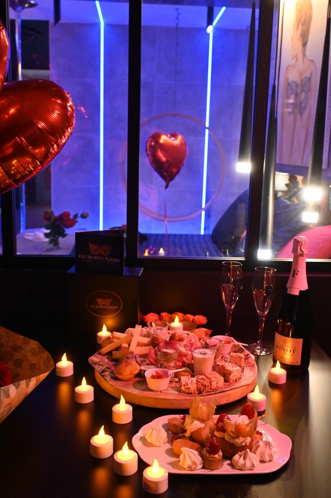 Les Secrets Rooms - Bonneval - Love Room - Spa Et Hammam Privatif 외부 사진